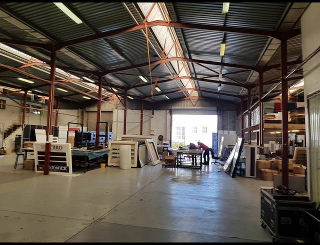 1,300M² WAREHOUSE TO LET IN KILLARNEY GARDENS